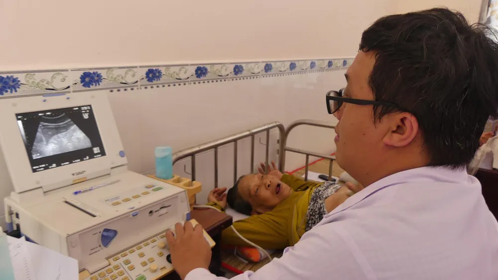 Khám bệnh cho người dân nghèo ở Sóc Trăng ảnh 1