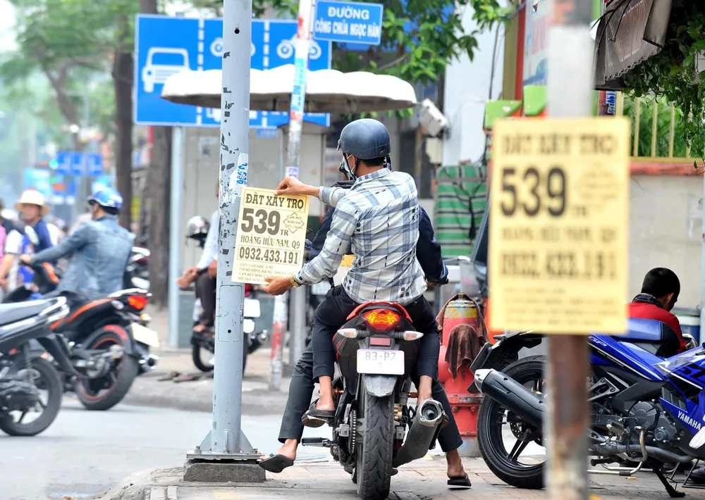 Rác trên cột điện ảnh 1