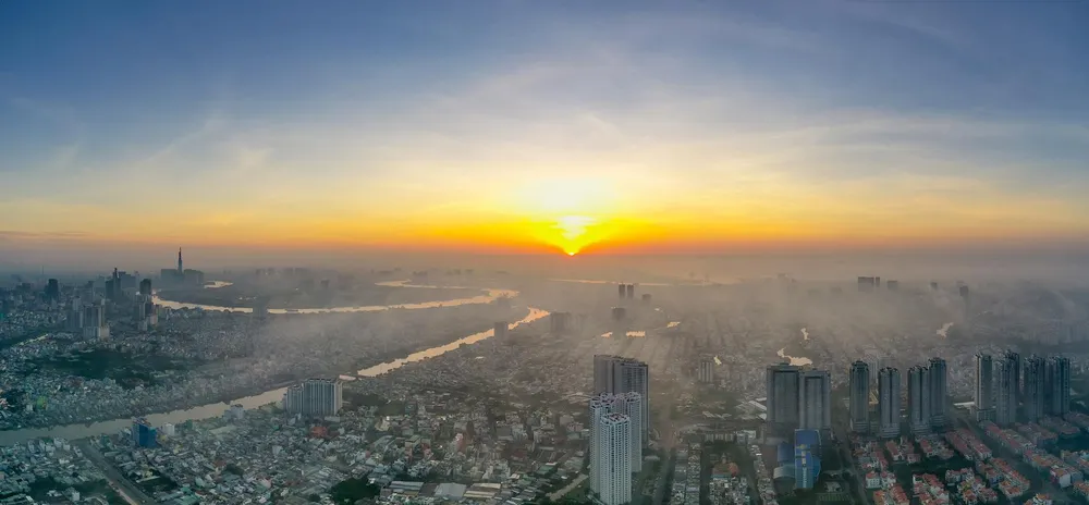 TPHCM đẹp ngỡ ngàng khi “ẩn hiện” trong mây ảnh 1 TPHCM đẹp ngỡ ngàng khi “ẩn hiện” trong mây ảnh 1