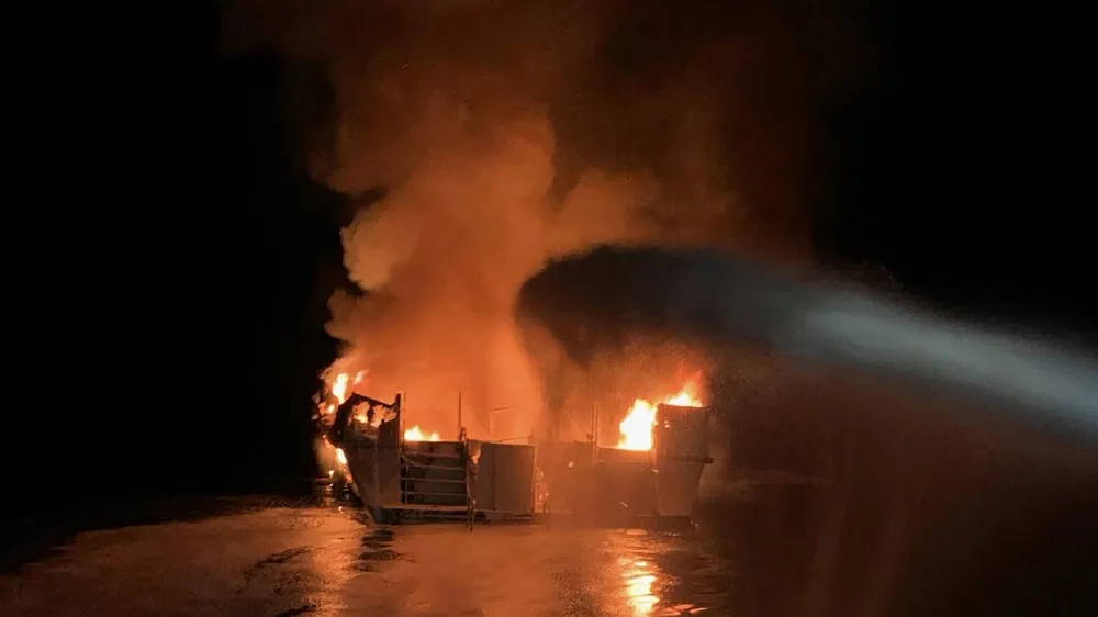 Cháy tàu lặn ở Mỹ, 25 người thiệt mạng, 9 người mất tích  ảnh 1