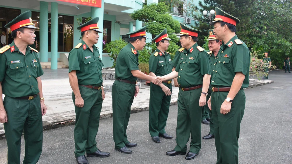 Đoàn công tác Quân ủy Trung ương - Bộ Quốc phòng thăm và làm việc tại BV Quân y 175 (Bộ Quốc phòng). Ảnh: TRUNG KIÊN