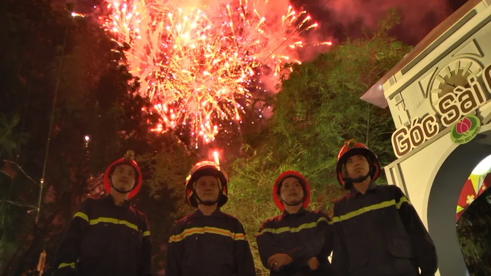 Người lính trên mặt trận không tiếng súng ảnh 5