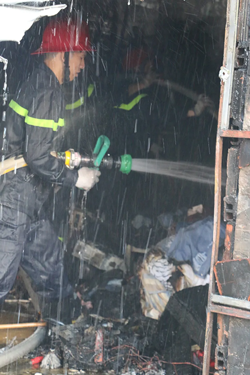 Người lính trên mặt trận không tiếng súng ảnh 3