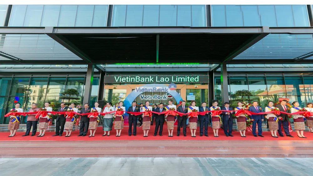 Phó Thủ tướng Lào tin tưởng VietinBank sẽ phát triển thành ngân hàng thương mại chủ lực tại Lào ảnh 2 Phó Thủ tướng Lào tin tưởng VietinBank sẽ phát triển thành ngân hàng thương mại chủ lực tại Lào ảnh 2