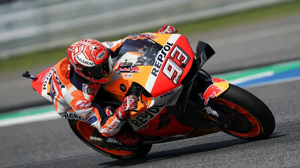 Tay đua Marc Marquez của đội Repsol Honda Team bảo toàn ngôi vị đô địch Giải MotoGP ảnh 1