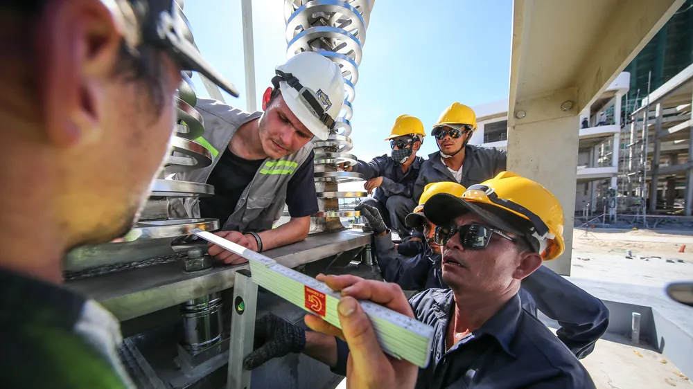 Bức tượng tình nhân nổi tiếng thế giới xuất hiện tại Việt Nam ảnh 1