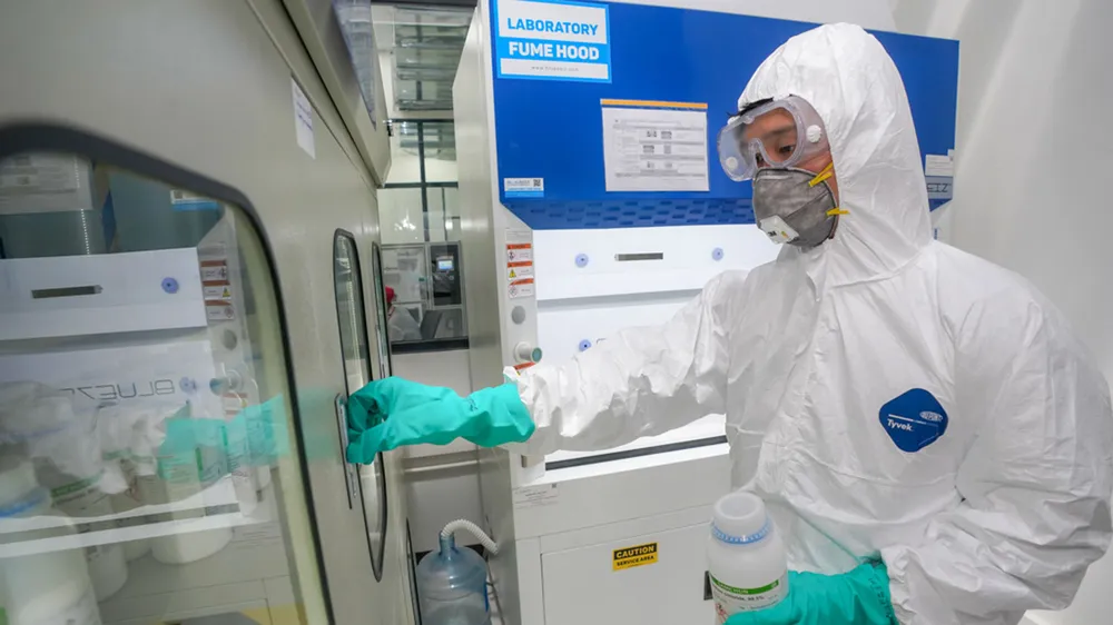 Choáng ngợp dàn robot hiện đại tại nhà máy sản xuất điện thoại Vsmart ảnh 1