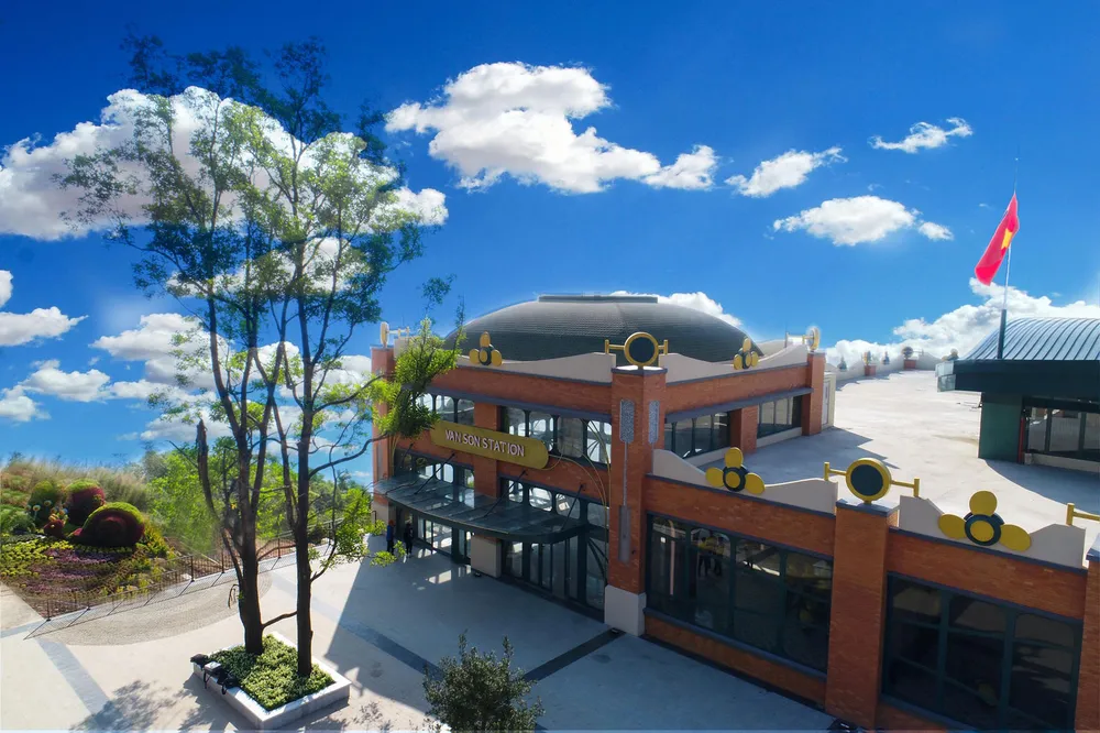 Chính thức vận hành hệ thống cáp treo mới tại Khu du lịch Quốc gia Núi Bà Đen ảnh 4