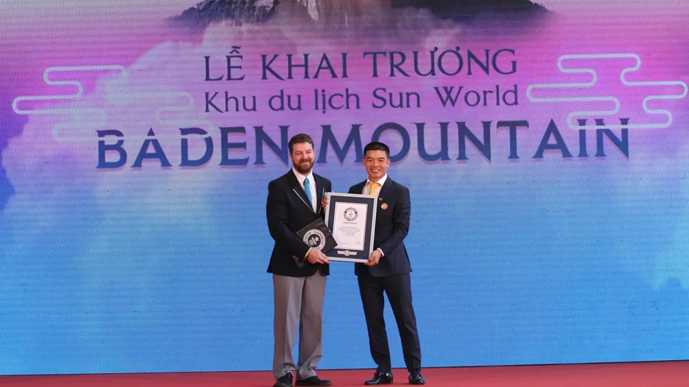 Chính thức vận hành hệ thống cáp treo mới tại Khu du lịch Quốc gia Núi Bà Đen ảnh 5