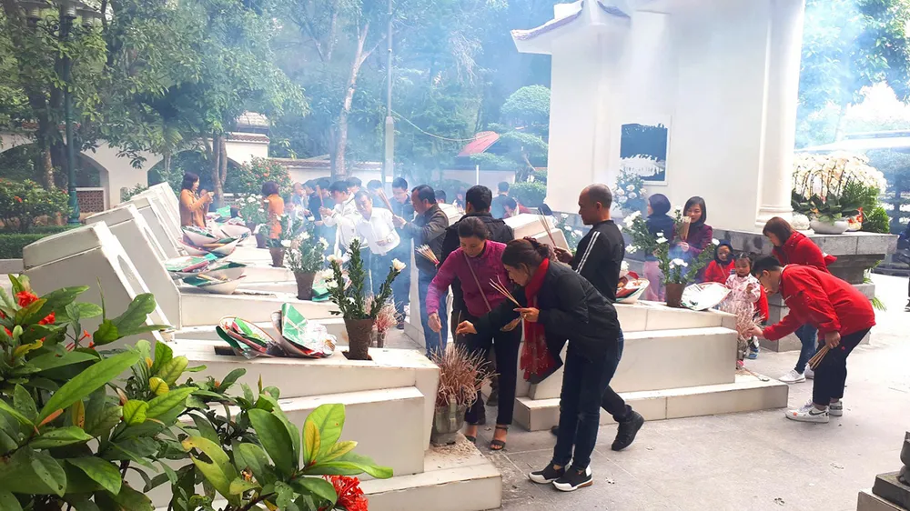 Ngã ba Đồng Lộc đón hàng ngàn lượt du khách đầu xuân