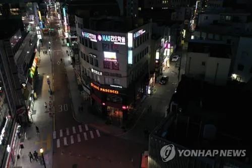 Cập nhật Covid-19 ngày 25-2: Hàn Quốc có ca tử vong thứ 9, 893 người nhiễm ảnh 1