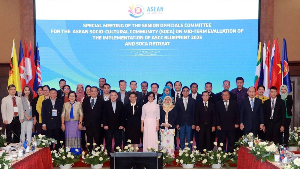 Các đại biểu tham dự Hội nghị chụp ảnh lưu niệm. Nguồn: TTXVN