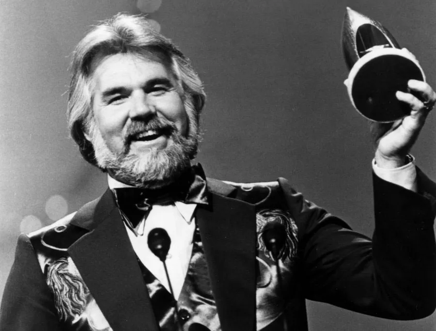 Huyền thoại nhạc đồng quê - Kenny Rogers qua đời ở tuổi 81 ảnh 1