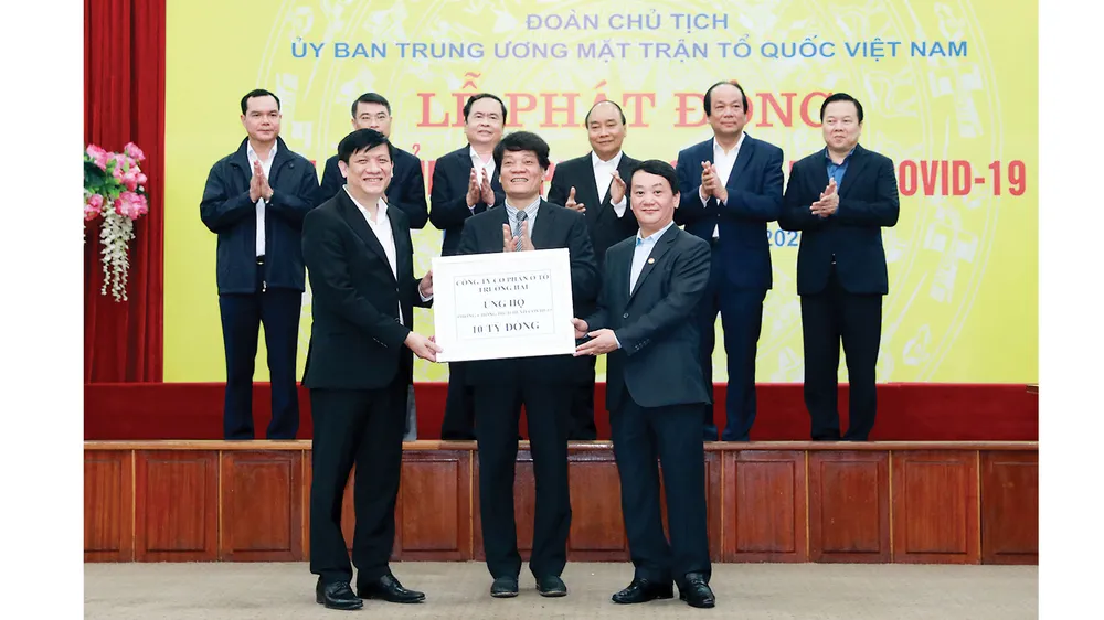 Thaco trao 10 tỷ đồng hỗ trợ Quỹ phòng chống dịch Covid-19