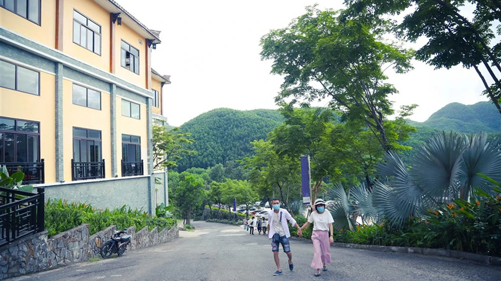 Du khách hào hứng trong ngày đầu Bà Nà Hills đón khách trở lại ảnh 8 Du khách hào hứng trong ngày đầu Bà Nà Hills đón khách trở lại ảnh 8