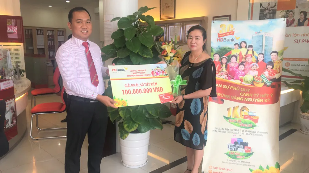 Trao giải thưởng 1kg vàng cho khách hàng HDBANK ảnh 2