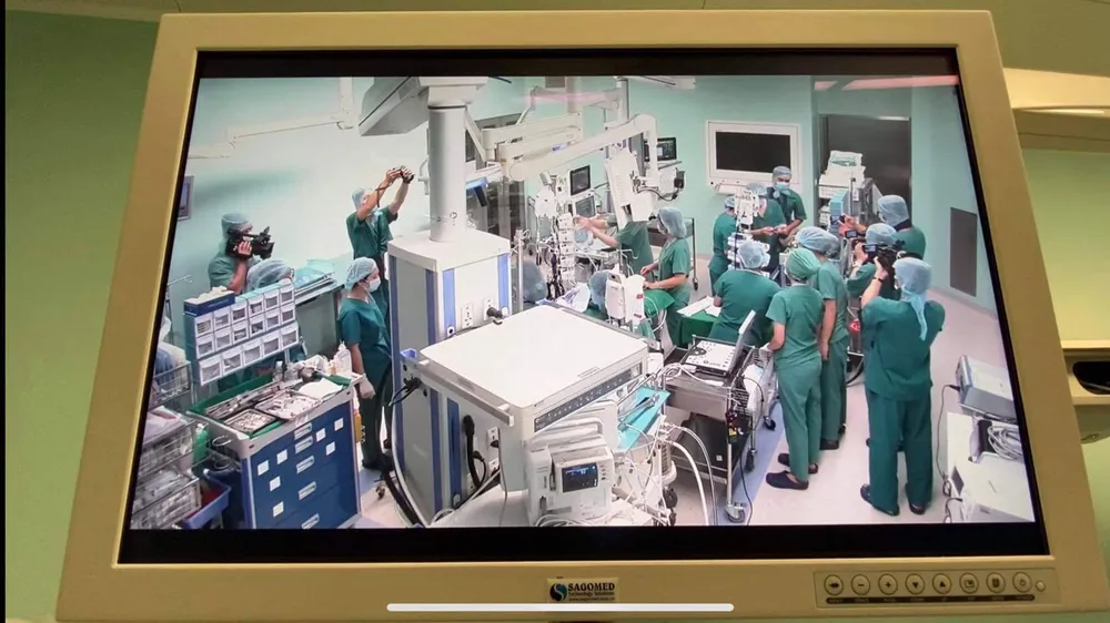 Trúc Nhi - Diệu Nhi được đưa ra khỏi phòng mổ ảnh 30