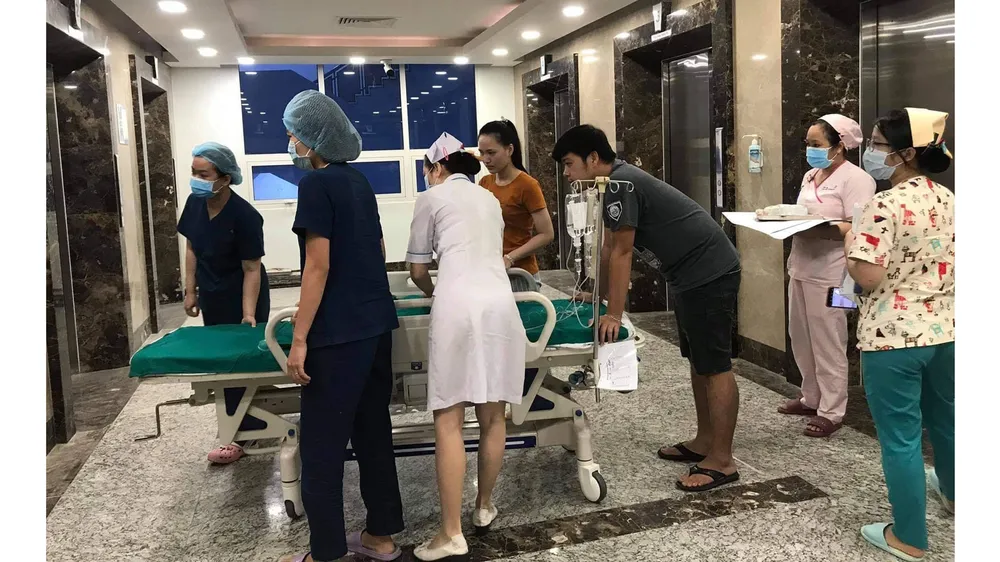 Trúc Nhi - Diệu Nhi được đưa ra khỏi phòng mổ ảnh 25