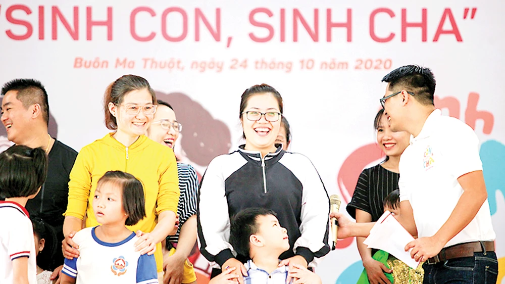 Chương trình “Sinh Con, Sinh Cha” đến với khu vực đồng bằng sông Cửu Long và Tây Nguyên