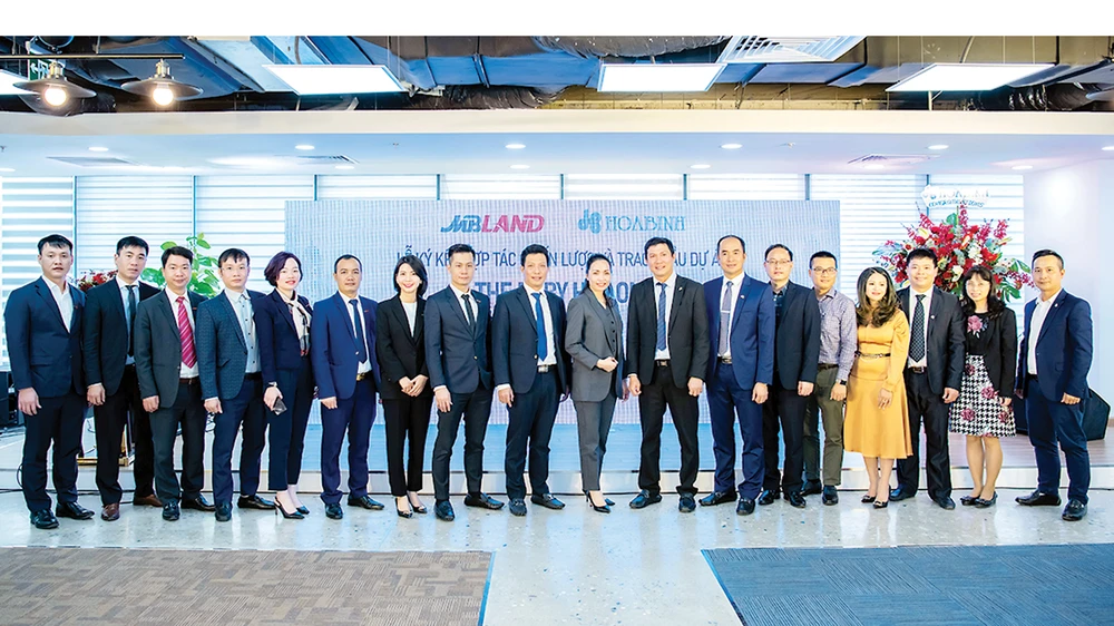 Hòa Bình và MBLand Holdings ký kết hợp đồng hợp tác chiến lược ảnh 1 Hòa Bình và MBLand Holdings ký kết hợp đồng hợp tác chiến lược ảnh 1