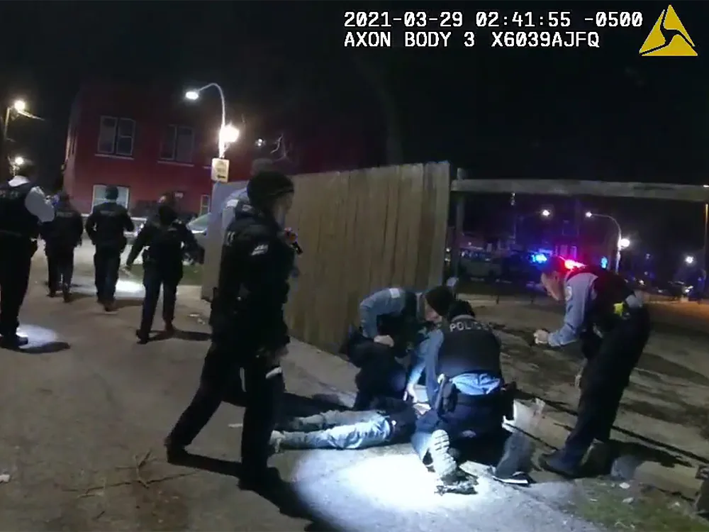 Công bố video cảnh sát Chicago bắn chết thiếu niên 13 tuổi ảnh 2