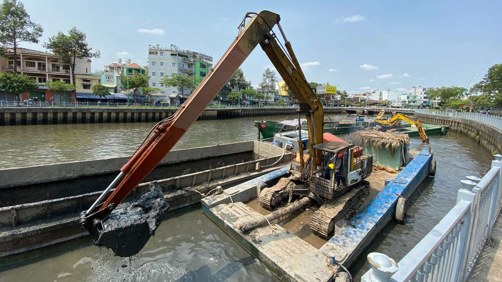 Nạo vét kênh Nhiêu Lộc - Thị Nghè góp phần khơi thông dòng chảy, giảm ngập úng khi triều cường