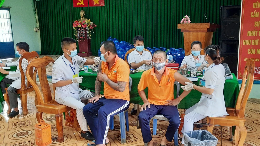 Tiêm vaccine cho 14.000 học viên cai nghiện ma túy