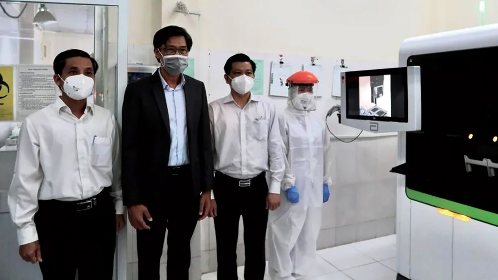 Tập đoàn SCG và Hóa dầu Long Sơn tặng Bà Rịa - Vũng Tàu hệ thống xét nghiệm Real-time PCR