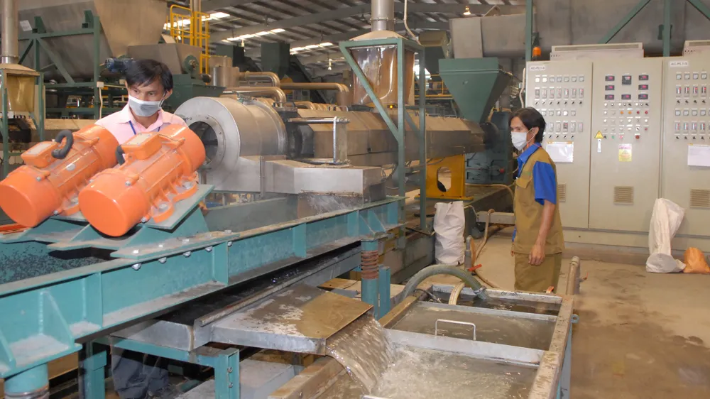 Xử lý rác thải nhựa tại Khu liên hợp xử lý chất thải rắn Tây Bắc (Củ Chi, TPHCM)