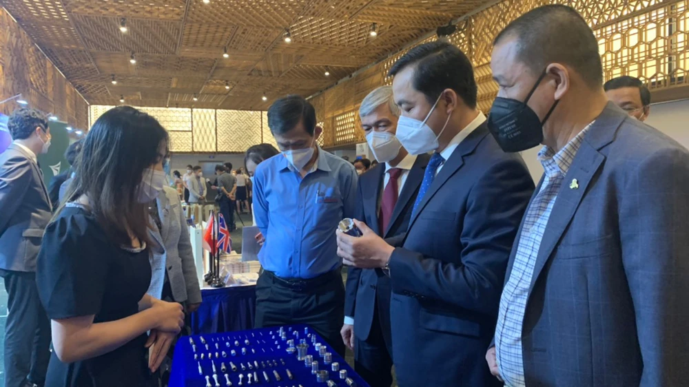 TPHCM thúc đẩy phát triển công nghiệp hỗ trợ công nghệ cao ảnh 1 TPHCM thúc đẩy phát triển công nghiệp hỗ trợ công nghệ cao ảnh 1