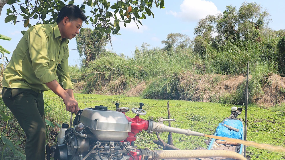 Vườn quốc gia U Minh Hạ chuẩn bị sẵn các phương tiện để phòng cháy chữa cháy rừng. Ảnh: TẤN THÁI 