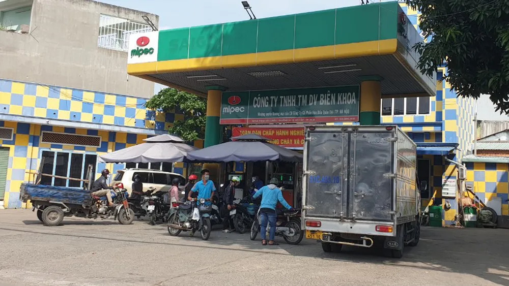 Hết cảnh chen chúc đổ xăng dầu ảnh 1