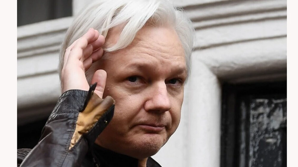 Nhà sáng lập WikiLeaks - Julian Assange sẽ bị dẫn độ sang Mỹ để xét xử