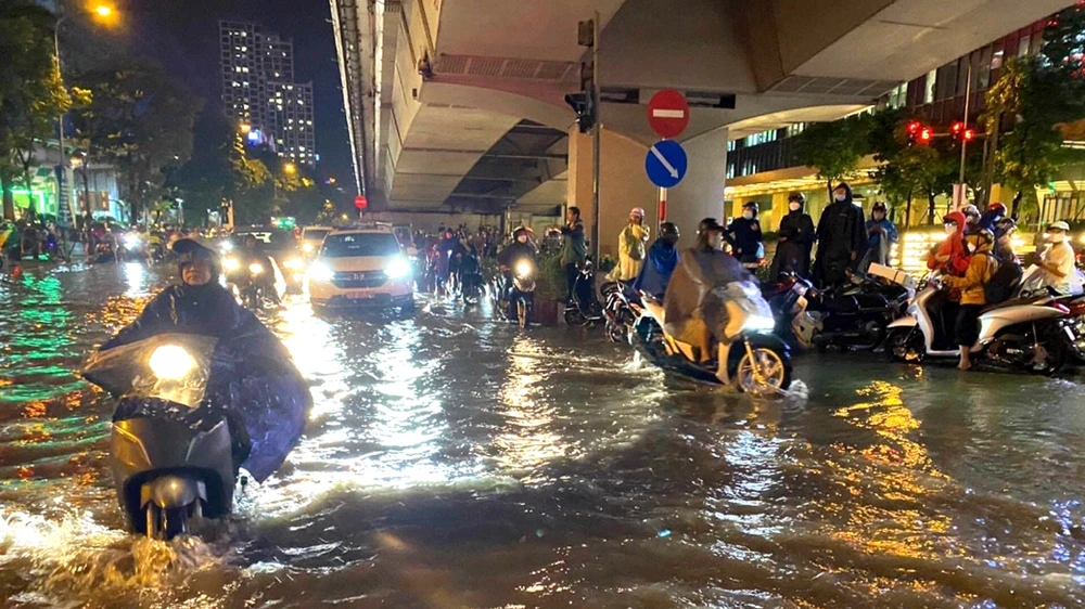 Năm nay mưa nhiều, Hà Nội liên tục ngập trong tháng 5 và 6