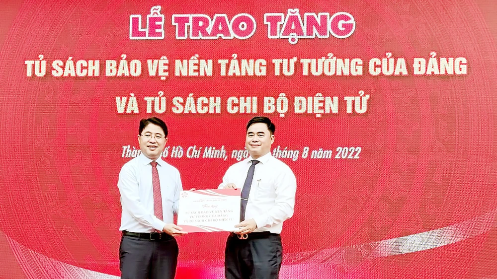 Trao thưởng cuộc thi giới thiệu sách về Chủ tịch Hồ Chí Minh