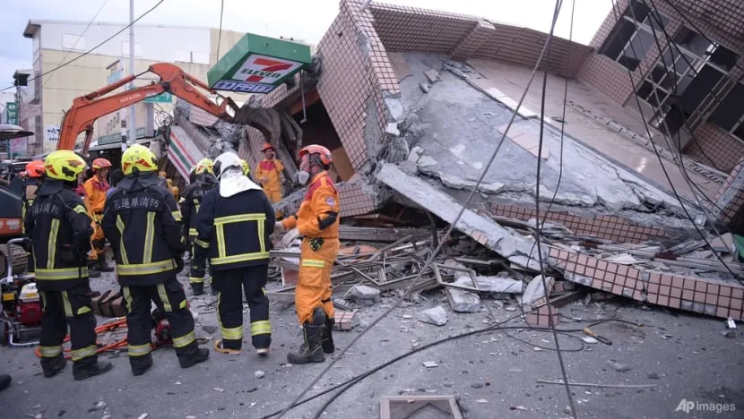 Động đất mạnh tại Đài Loan, tàu trật đường ray, nhà cửa đổ nát ảnh 11