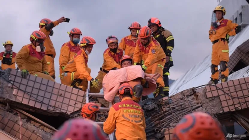 Động đất mạnh tại Đài Loan, tàu trật đường ray, nhà cửa đổ nát ảnh 13