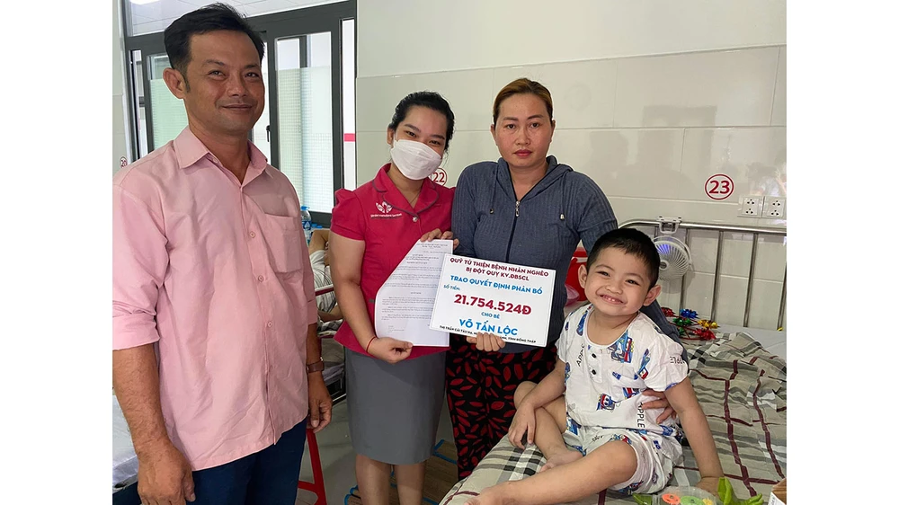 Quỹ Từ thiện S.I.S Cần Thơ giúp đỡ bé Võ Tấn Lộc