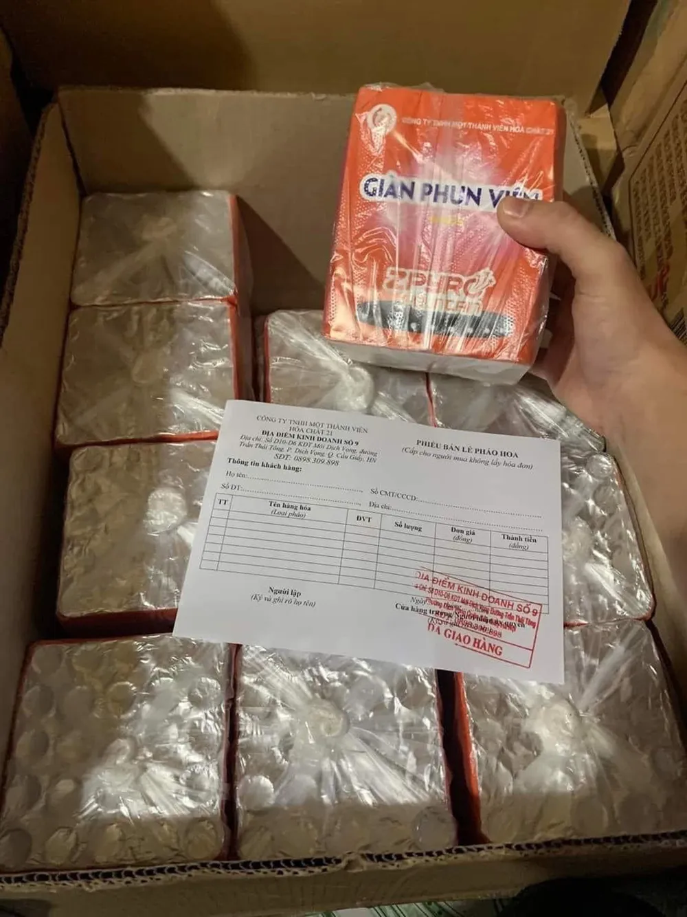 Pháo rao trên mạng xã hội cần bao nhiêu cũng có. Ảnh: VĂN PHÚC