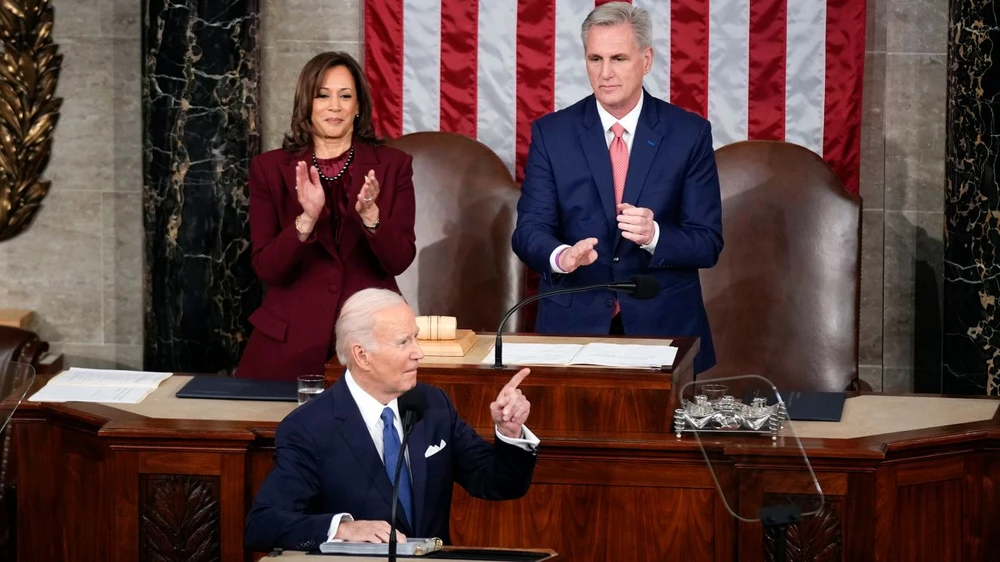 Tổng thống Joe Biden đọc Thông điệp Liên bang trước phiên họp chung của Quốc hội. Ảnh: AP