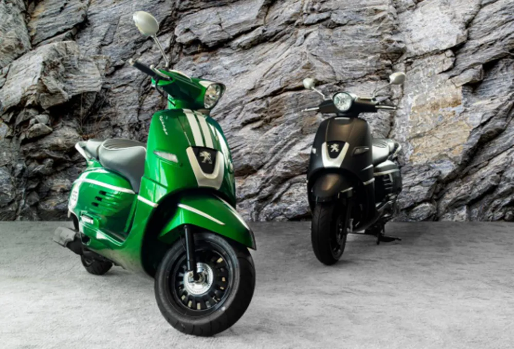 Hai màu xe mới xanh Racing và Đen nhám của dòng xe máy Peugeot Django Hai màu xe mới xanh Racing và Đen nhám của dòng xe máy Peugeot Django