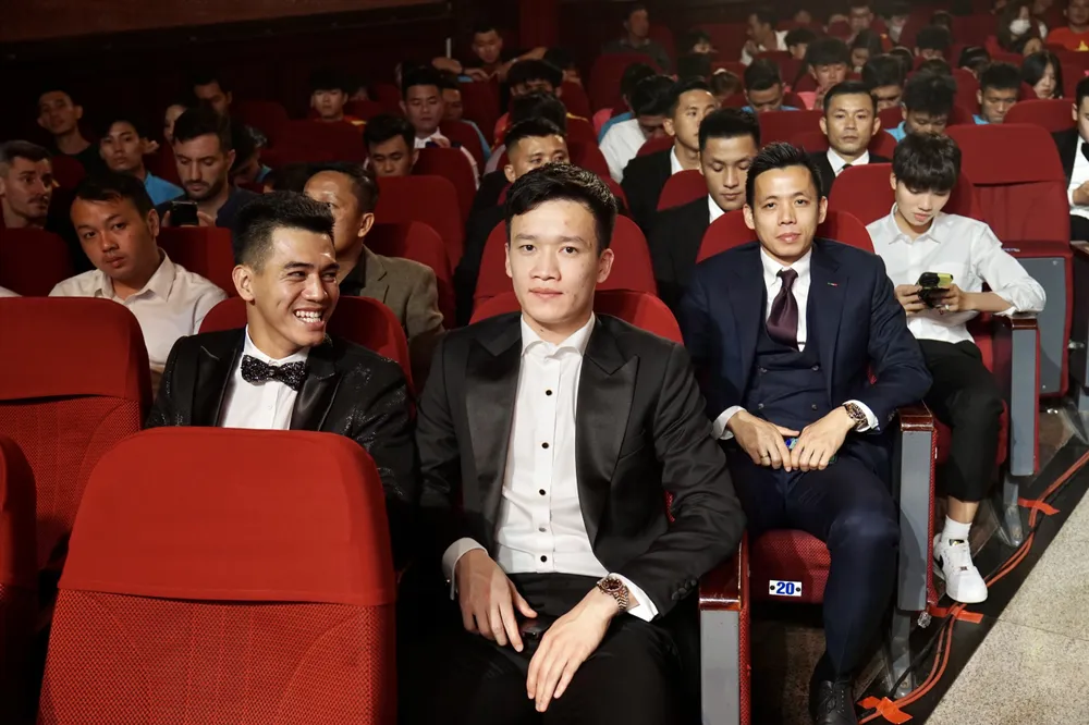 Các cầu thủ bên tham dự lễ trao giải Các cầu thủ bên tham dự lễ trao giải