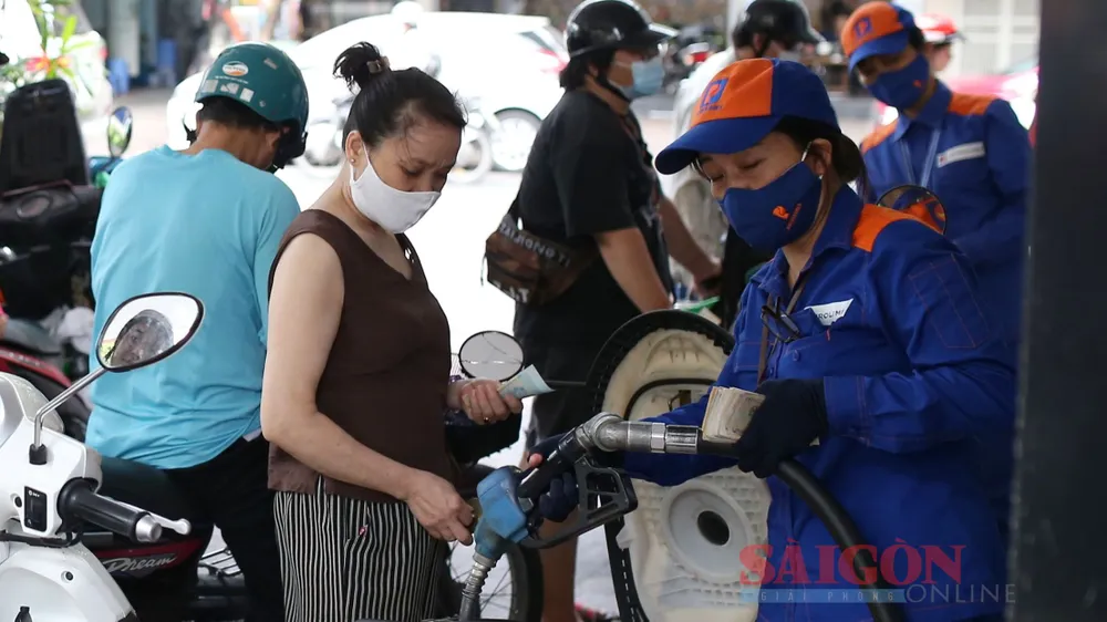 Từ 15 giờ hôm nay 11-4, giá xăng tăng mạnh trở lại