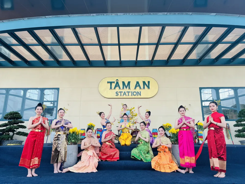 Nhiều show diễn nghệ thuật sẽ trình diễn tại núi Bà Đen trong những ngày cuối tuần tháng 4 Nhiều show diễn nghệ thuật sẽ trình diễn tại núi Bà Đen trong những ngày cuối tuần tháng 4