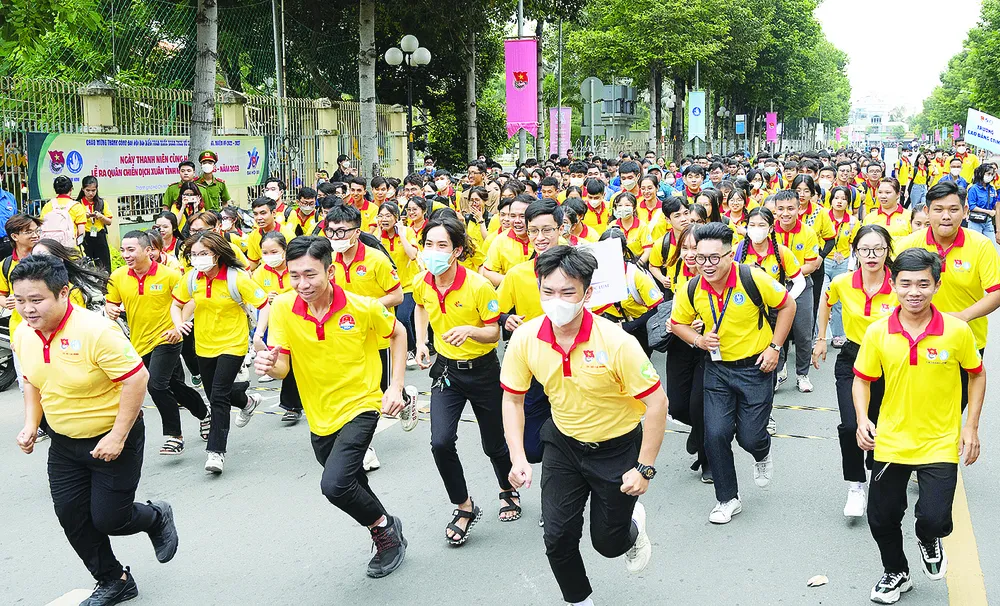 Tuổi trẻ TPHCM tham gia chạy bộ để chung tay chăm lo các hoàn cảnh khó khăn