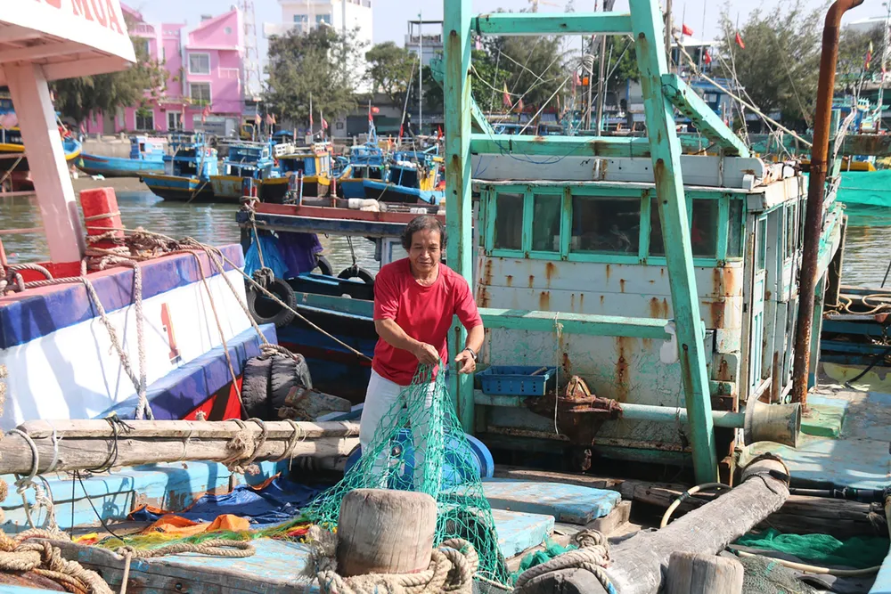 Lão ngư Nguyễn Hữu Thanh luôn xem tàu là nhà, biển đảo là quê hương Lão ngư Nguyễn Hữu Thanh luôn xem tàu là nhà, biển đảo là quê hương