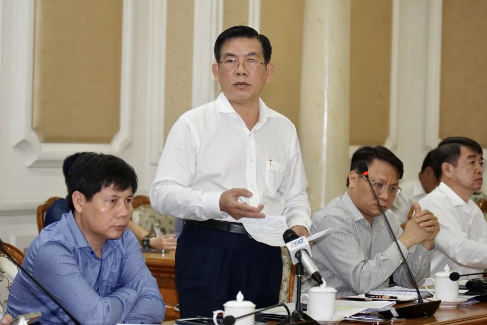 Ông Lương Minh Phúc phát biểu tại cuộc họp. Ảnh: HOÀNG HÙNG