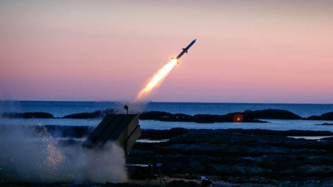 Hệ thống NASAMS khai hỏa trong một đợt thử nghiệm. Ảnh: RAYTHEON