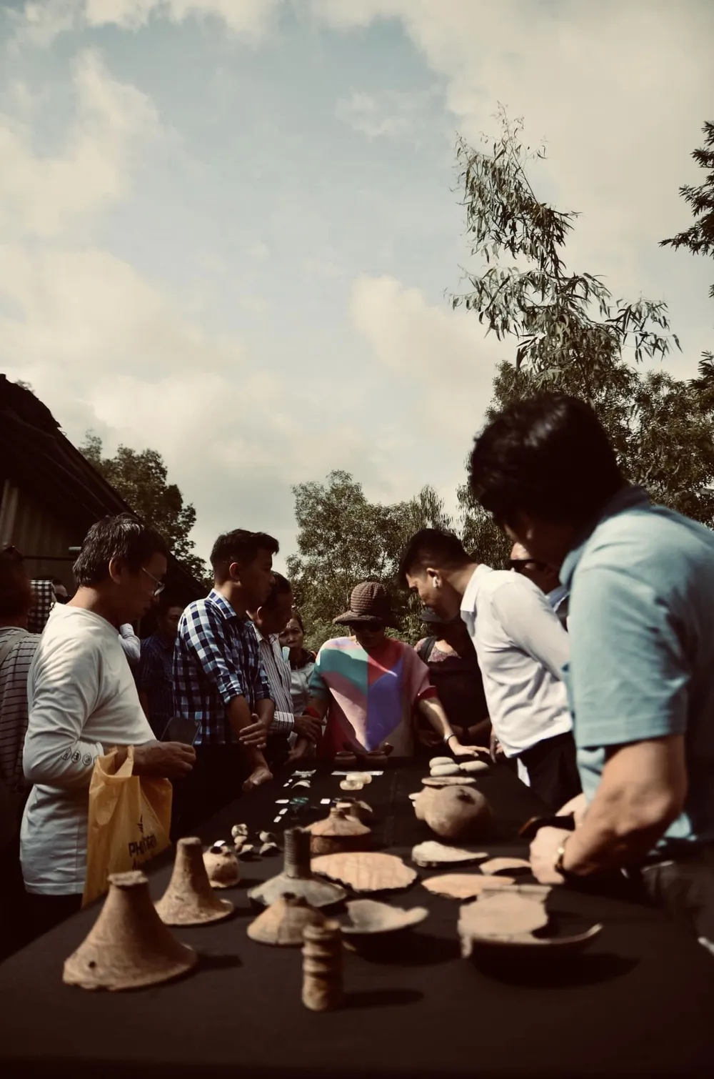 Khai quật tại Giồng Cá Vồ Khai quật tại Giồng Cá Vồ