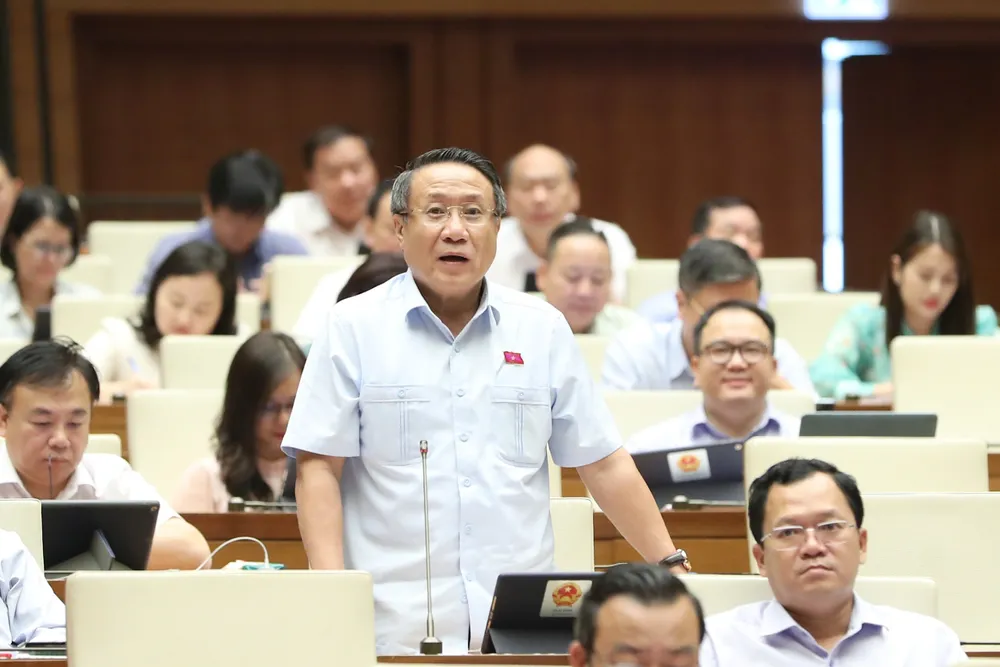 Đại biểu Hà Sỹ Đồng (Quảng Trị) chất vấn sáng 8-6. Ảnh: QUANG PHÚC Đại biểu Hà Sỹ Đồng (Quảng Trị) chất vấn sáng 8-6. Ảnh: QUANG PHÚC
